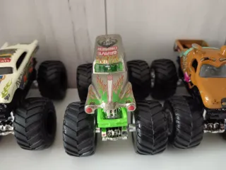 Lote 8 Monster Trucks Hot Wheels