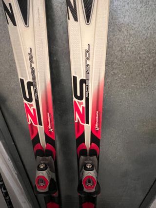 Equipo completo esquí: botas, tablas y bastones