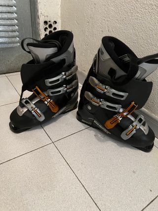 Equipo completo esquí: botas, tablas y bastones
