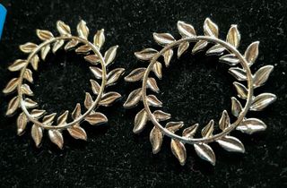 Pendientes Aro Hojas Plateados
