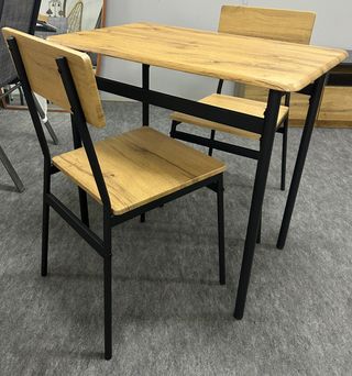 Mesa de cocina y 2 sillas