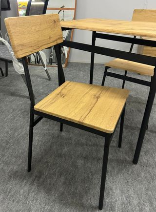 Mesa de cocina y 2 sillas