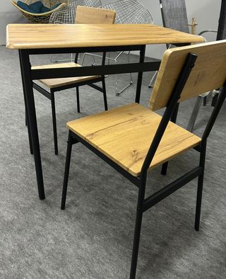 Mesa de cocina y 2 sillas