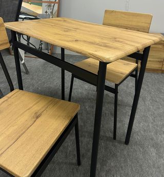 Mesa de cocina y 2 sillas