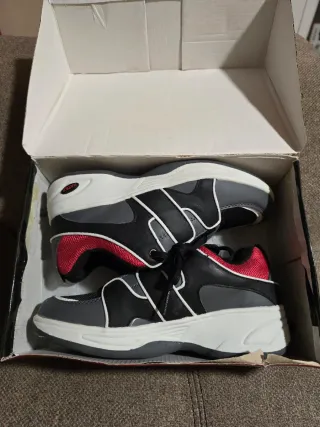 Zapatillas KATEK con Ruedas talla 39 y 40