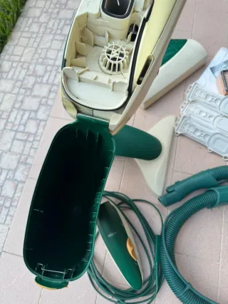 Vorwerk Kobold Folletto VK135 accessoriata
