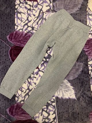 Pantalón chándal Nike gris niño