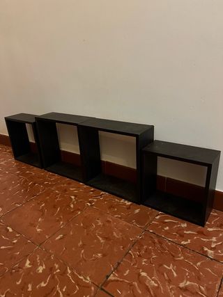 Estanterías Negras de Madera 4 No estan perfectas