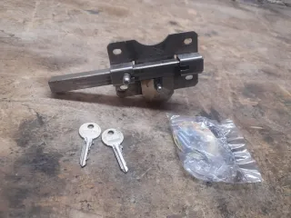 Cerrojo CAYS con 2 llaves y tornillos