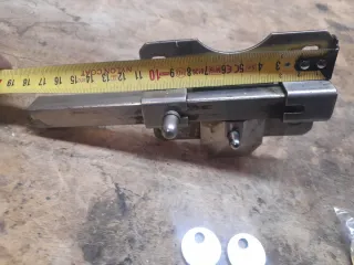 Cerrojo CAYS con 2 llaves y tornillos