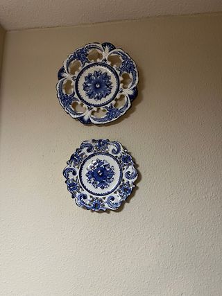 Lote de platos decorativos de cerámica