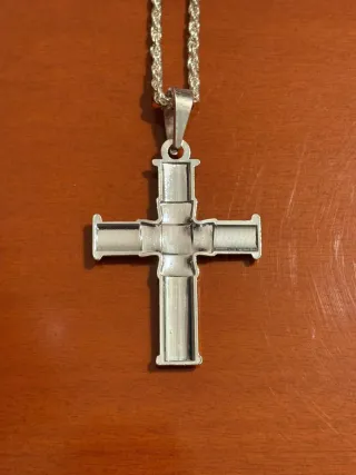 Gran colgante de cruz con cadena