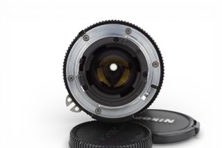 Obiettivo Nikon Zoom-Nikkor 35-200mm f/3.5-4.5