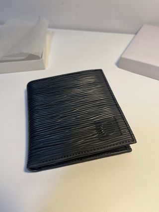 Cartera negra unisex de la marca Cortefiel