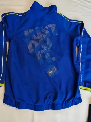 Chándal Nike tactel Talla 11/12 + 2 camisetas