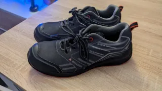 Zapatillas de trabajo Bellota negras y grises