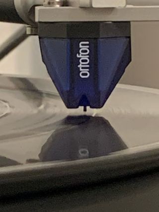 Giradischi Clearaudio Concept + Ortofon 2M Blue