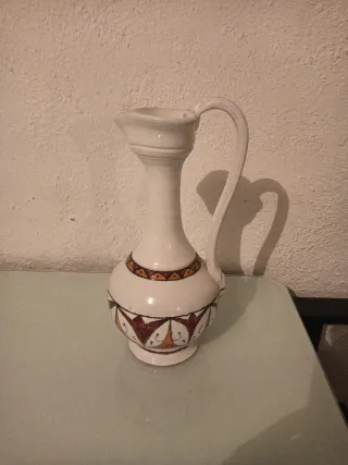 Jarra cerámica antigua cuello alto