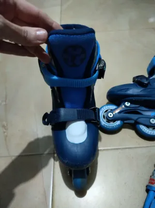 Patines en línea  27/30 con protecciones y casco