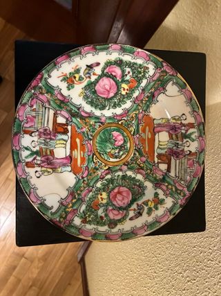 Plato de porcelana china decorado