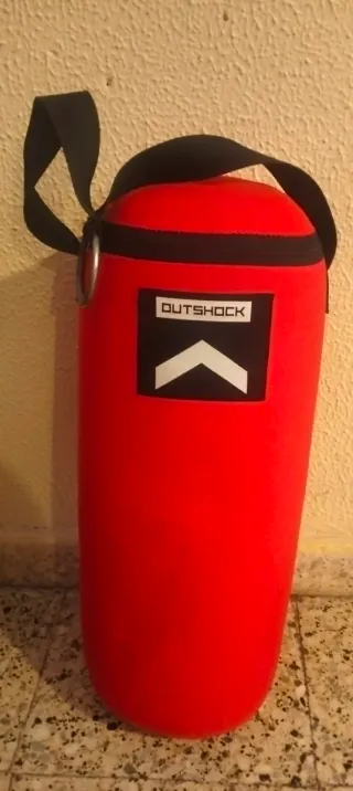 Saco de boxeo Outshock rojo