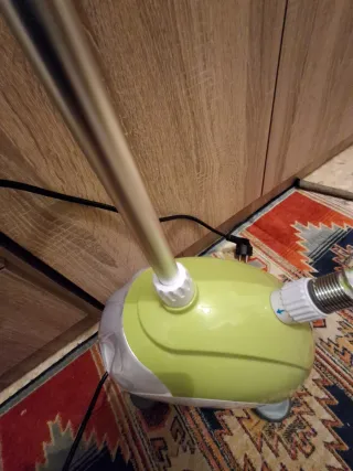 Plancha vertical con soporte y 1,3L