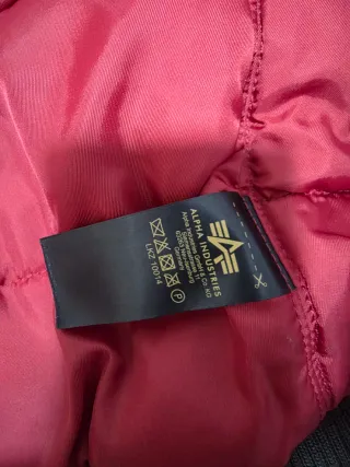 Chaqueta Alpha Industries con capucha