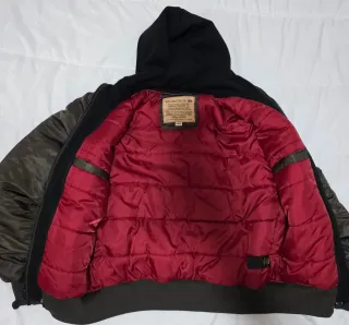 Chaqueta Alpha Industries con capucha