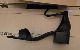 Sandalias tacón doble tira negras