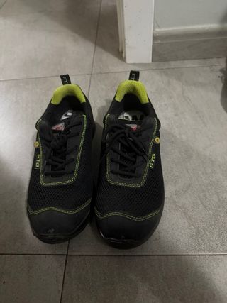 Zapatos de seguridad FTG negros y verdes