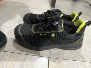 Zapatos de seguridad FTG negros y verdes