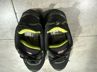 Zapatos de seguridad FTG negros y verdes