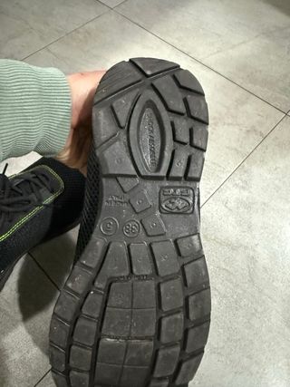 Zapatos de seguridad FTG negros y verdes