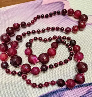 Collana perle colore granato sfaccettate