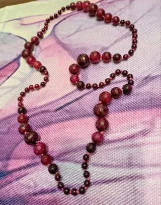 Collana perle colore granato sfaccettate