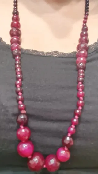 Collana perle colore granato sfaccettate