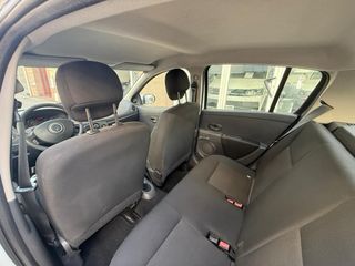 RENAULT Clio Authentique 1.2 16v 75