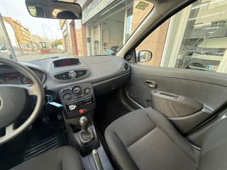 RENAULT Clio Authentique 1.2 16v 75