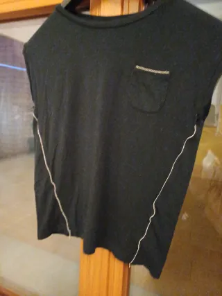 Canotta nera con taschino