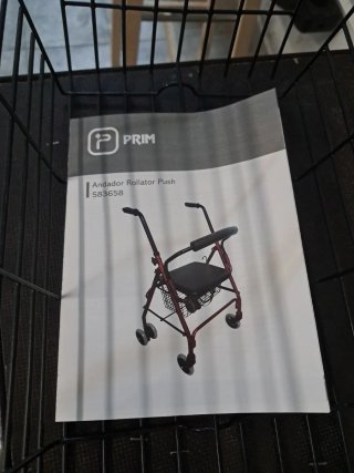 Andador con asiento y cesta