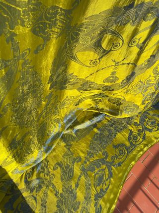 Colcha antigua de seda preciosa