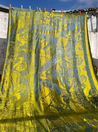 Colcha antigua de seda preciosa