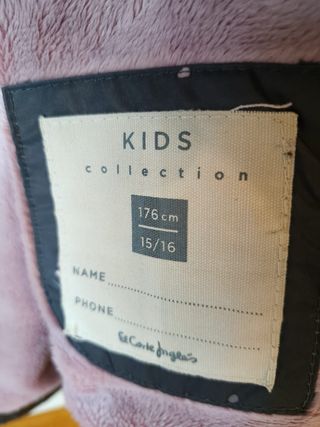 Chubasquero gris con estampado de arcoíris