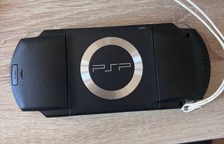 PSP Sony Negra + 6 Juegos