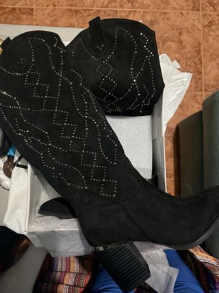 Botas altas negras N.40 sin estrenar
