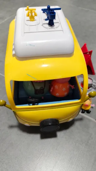 Caravana Peppa Pig con muñecos