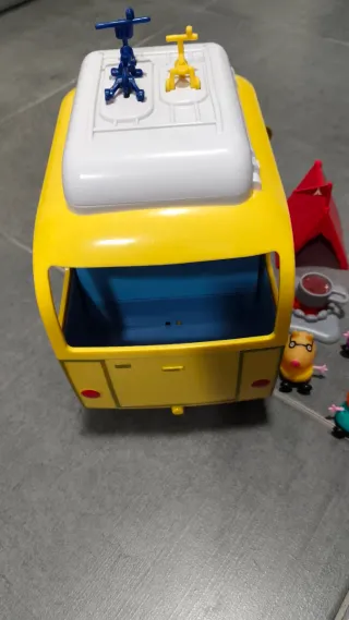 Caravana Peppa Pig con muñecos