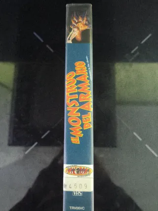 EL MONSTRUO DEL ARMARIO VHS TROMA CAJA GRANDE