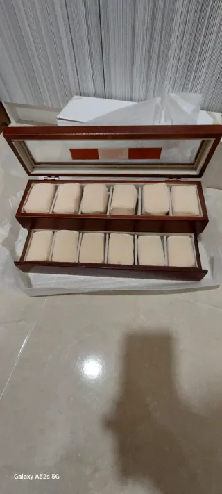 Caja para 12 relojes nueva