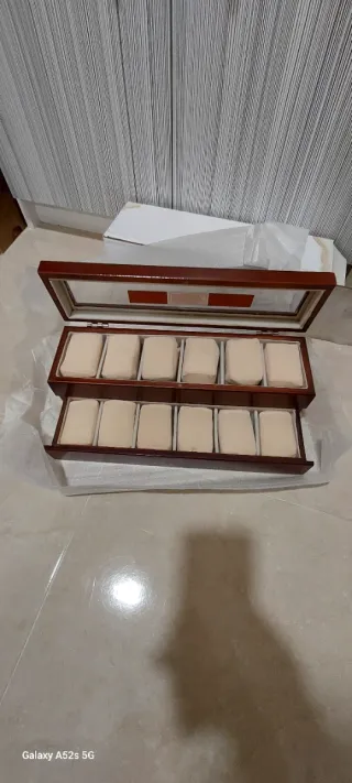 Caja para 12 relojes nueva
